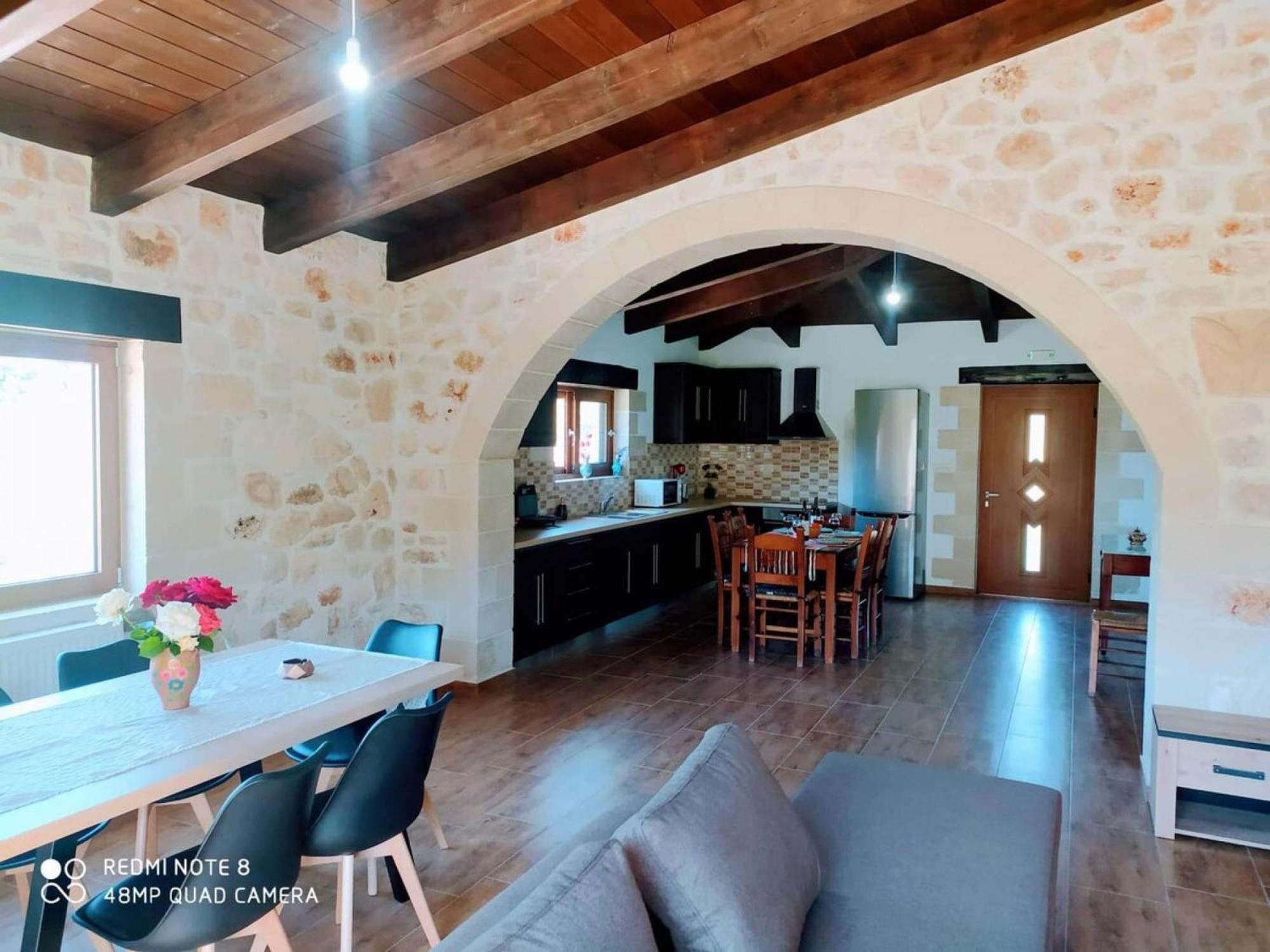 Traditional Villa In Pemonia Экстерьер фото