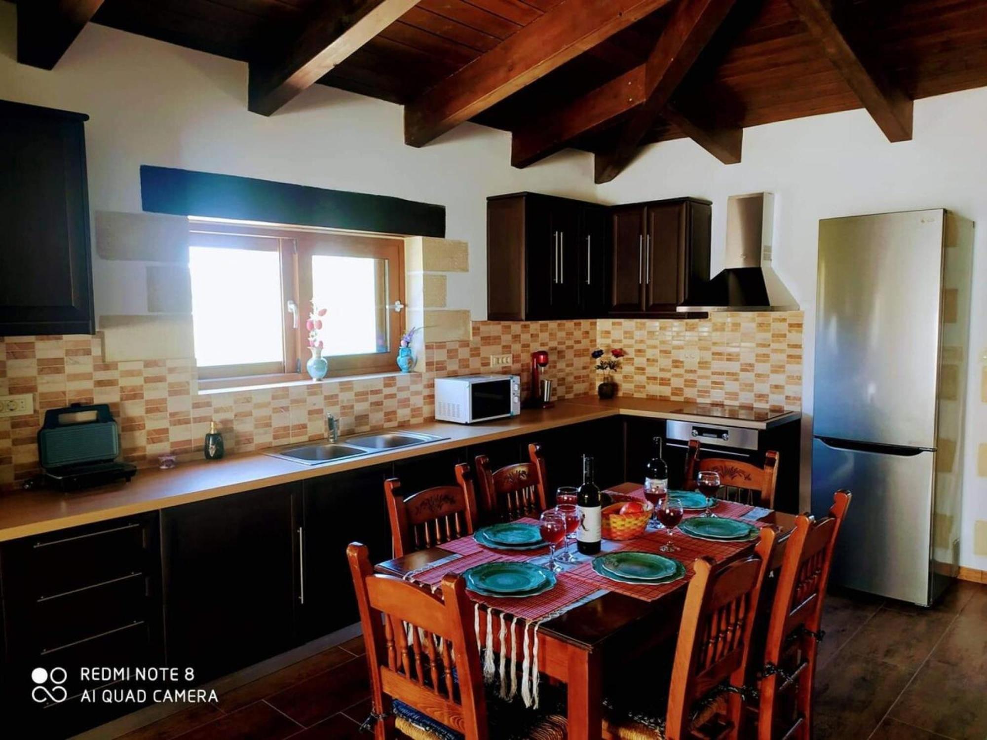 Traditional Villa In Pemonia Экстерьер фото