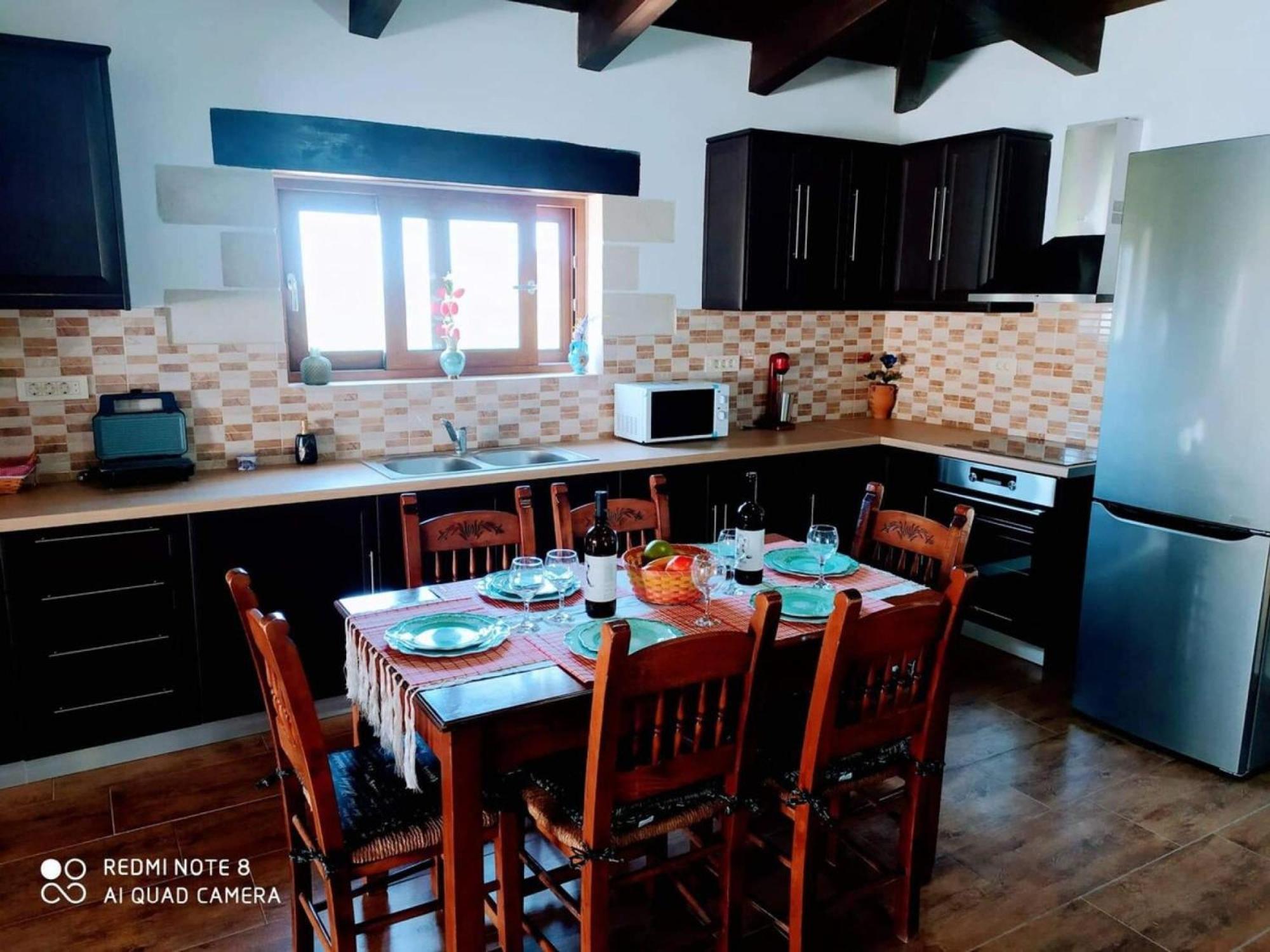 Traditional Villa In Pemonia Экстерьер фото